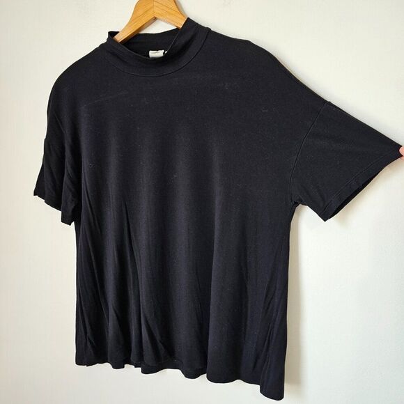 EUC GAP MOCK NECK BLACK TOP SHORT SLEEVES SIZE SMALL - Picture 1 of 9